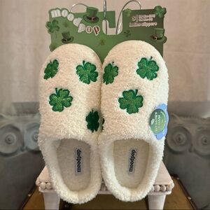 MoodPop Shamrock Slippers - Size: Small (5/6)